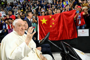 Papa Franjo na misi u Mongoliji pozdravio 'plemenit narod Kine' da...