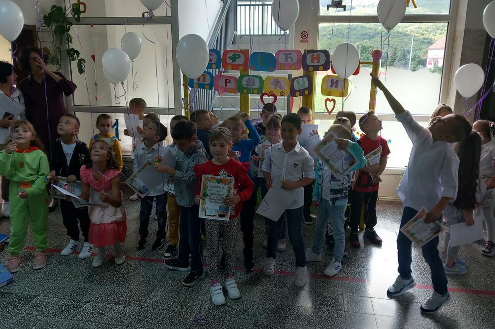 Uručeni pokloni đacima prvacima u školi u Župi nikšićkoj, Foto: Savjet MZ Župa