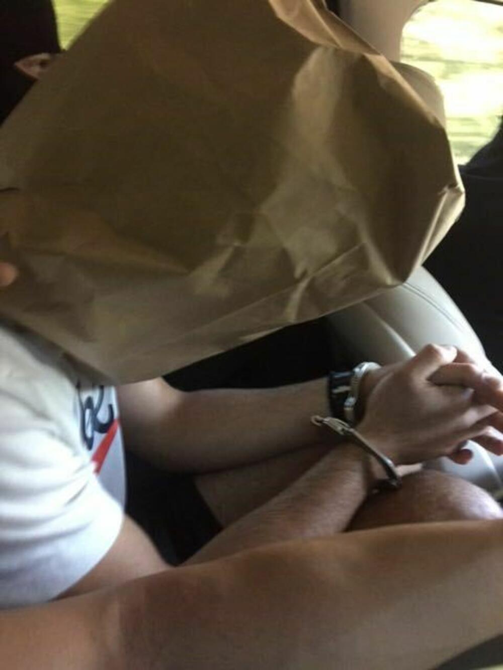 Brajoviću stavljali kesu na glavu