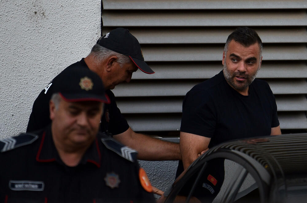 <p>Među uhapšenima jedan od vlasnika firmi “A Cop” i “PS gradnja”. SDT uhapšene sumnjiči da su stvorili kriminalnu organizaciju koja je počinila produženo krivično djelo trgovina ljudima, u odnosu na veći broj oštećenih državljana Turske</p>