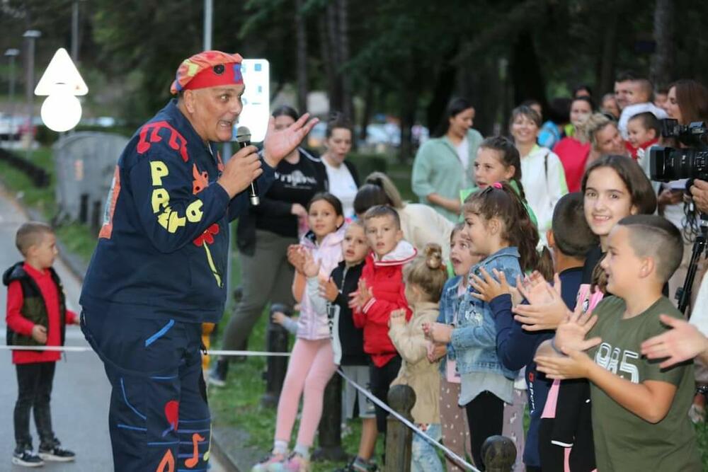 <p>Radojica Stanković, dječji glumac i zabavljač, 35 godina uljepšava djetinjstva i sastavni je dio života mnogih generacija</p>
