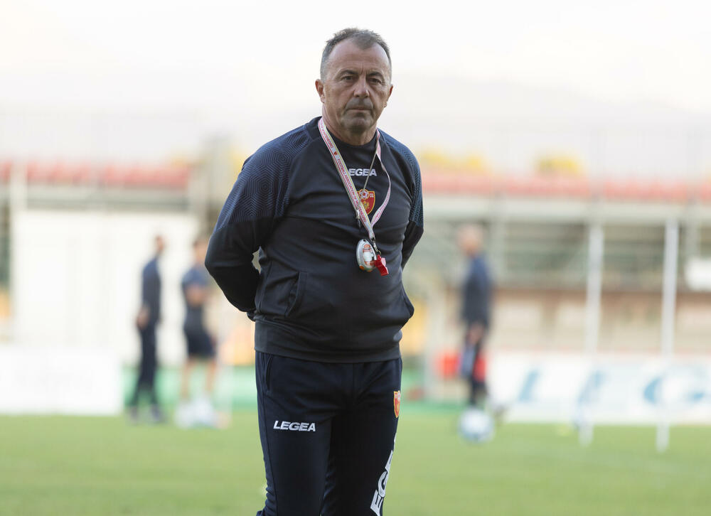 <p>Fudbalska reprezentacija Crne Gore odradila je posljednji trening u Podgorici pred odlazak u Kaunas na utakmicu protiv Litvanije (četvrtak, 18) u kvalifikacijama za Evropsko prvenstvo.</p>