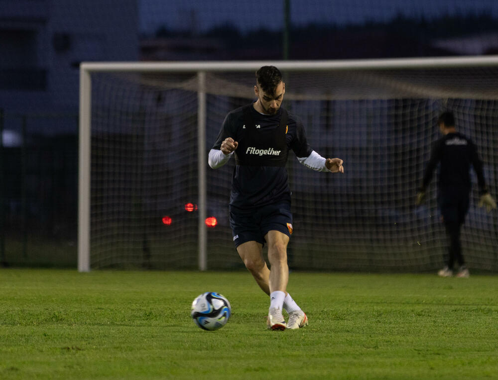 <p>Fudbalska reprezentacija Crne Gore odradila je posljednji trening u Podgorici pred odlazak u Kaunas na utakmicu protiv Litvanije (četvrtak, 18) u kvalifikacijama za Evropsko prvenstvo.</p>