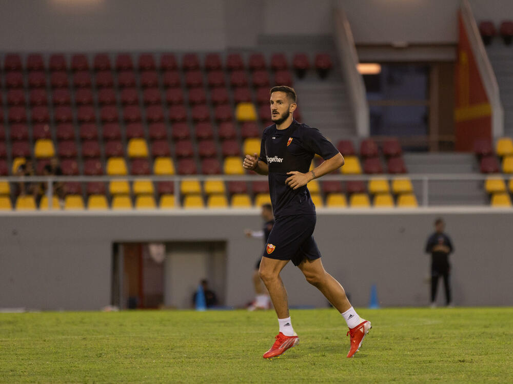 <p>Fudbalska reprezentacija Crne Gore odradila je posljednji trening u Podgorici pred odlazak u Kaunas na utakmicu protiv Litvanije (četvrtak, 18) u kvalifikacijama za Evropsko prvenstvo.</p>