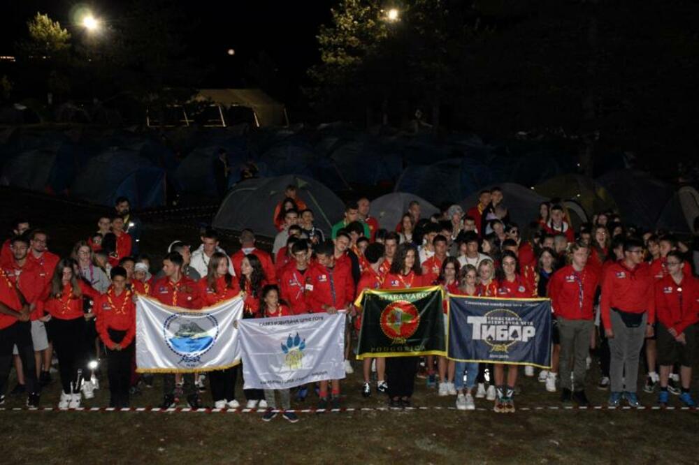 <p>Po prvi put na kamp, koji je trajao tri dana, bili su pozvani i roditelji izviđači koji su imali priliku da učestvuju u programu koji je Savez izviđača pripremio</p>