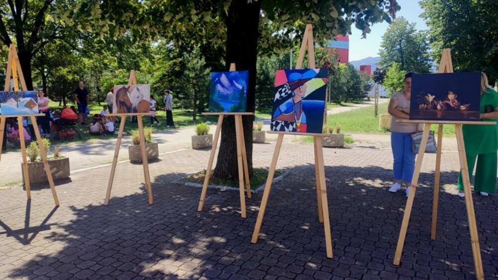 <p>Sloboda stvaranja u Ateljeu &bdquo;Put&ldquo;, može služiti kao važan podsticaj za razvoj kreativnosti i prihvatanja vlastite emocionlnosti, kazala je akademska slikarka Olivera Eraković</p>