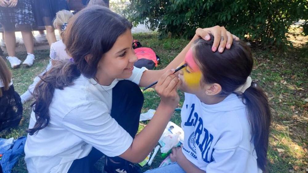 <p>Sloboda stvaranja u Ateljeu &bdquo;Put&ldquo;, može služiti kao važan podsticaj za razvoj kreativnosti i prihvatanja vlastite emocionlnosti, kazala je akademska slikarka Olivera Eraković</p>