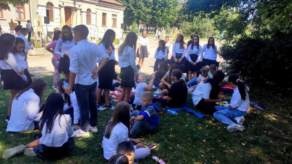 <p>Sloboda stvaranja u Ateljeu &bdquo;Put&ldquo;, može služiti kao važan podsticaj za razvoj kreativnosti i prihvatanja vlastite emocionlnosti, kazala je akademska slikarka Olivera Eraković</p>