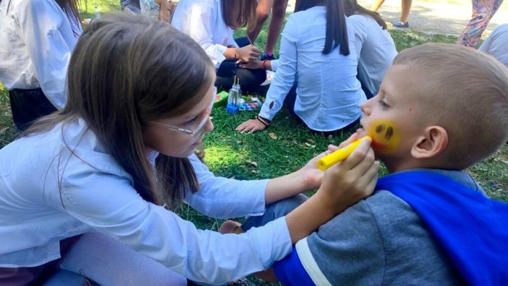 <p>Sloboda stvaranja u Ateljeu &bdquo;Put&ldquo;, može služiti kao važan podsticaj za razvoj kreativnosti i prihvatanja vlastite emocionlnosti, kazala je akademska slikarka Olivera Eraković</p>
