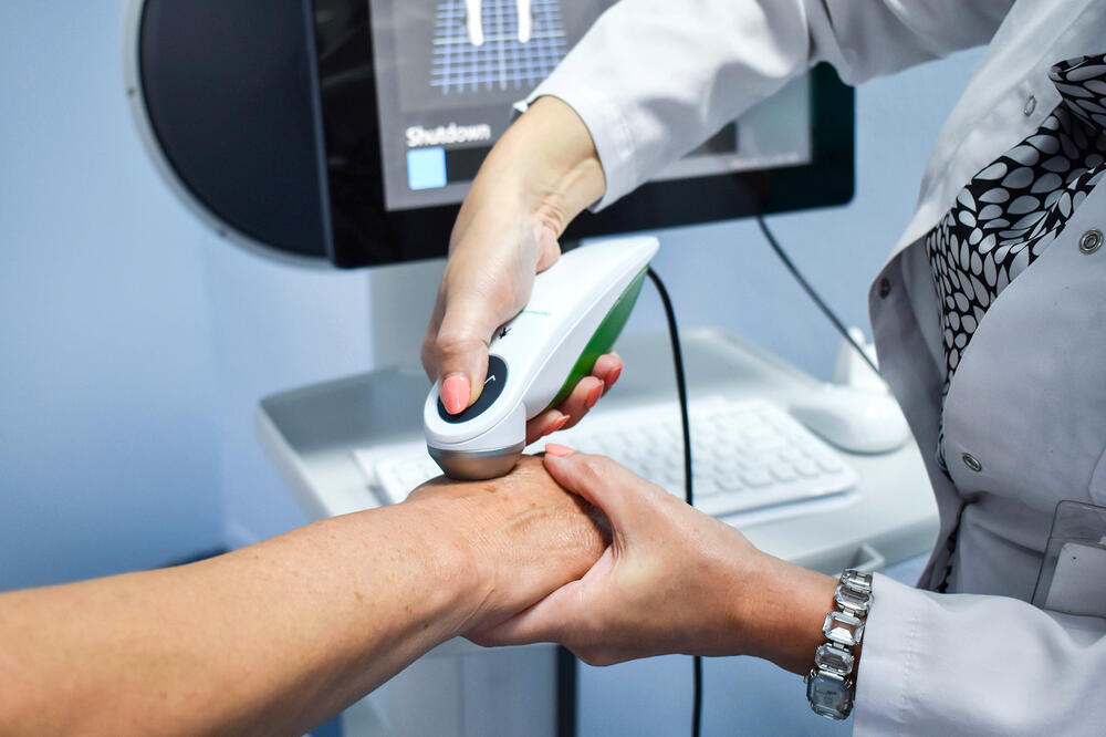 Aparat za digitalno mapiranje pigmentnih promjena na koži, Foto: Klinički centar Crne Gore