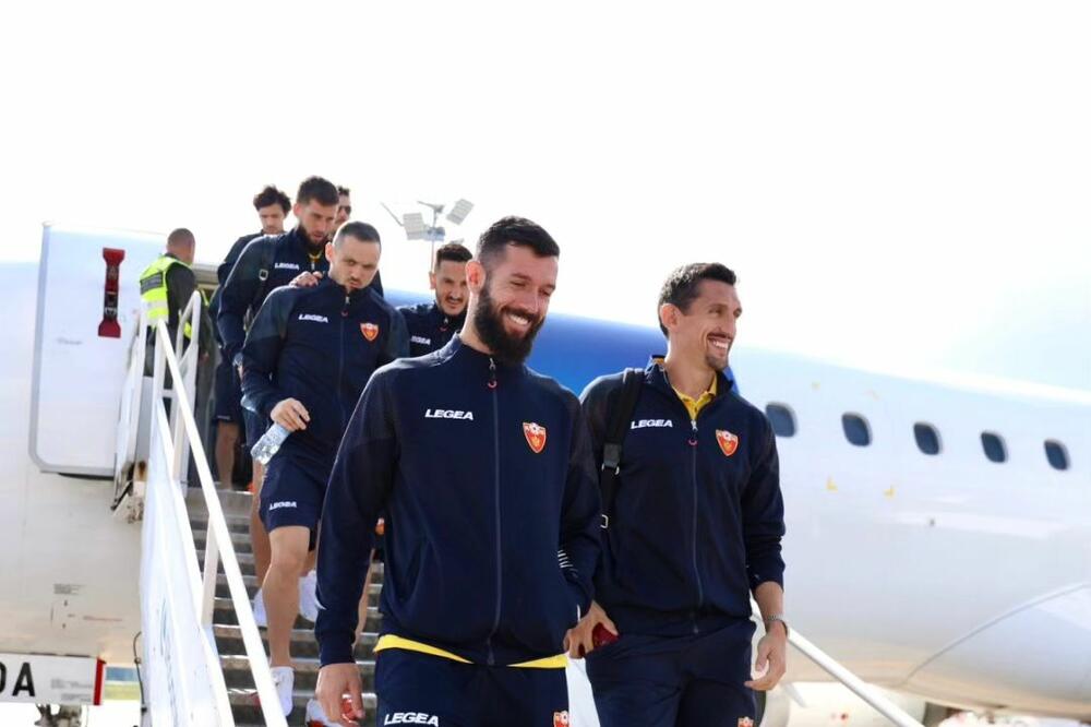 Savić (desno) po dolasku u Litvaniju, Foto: FSCG