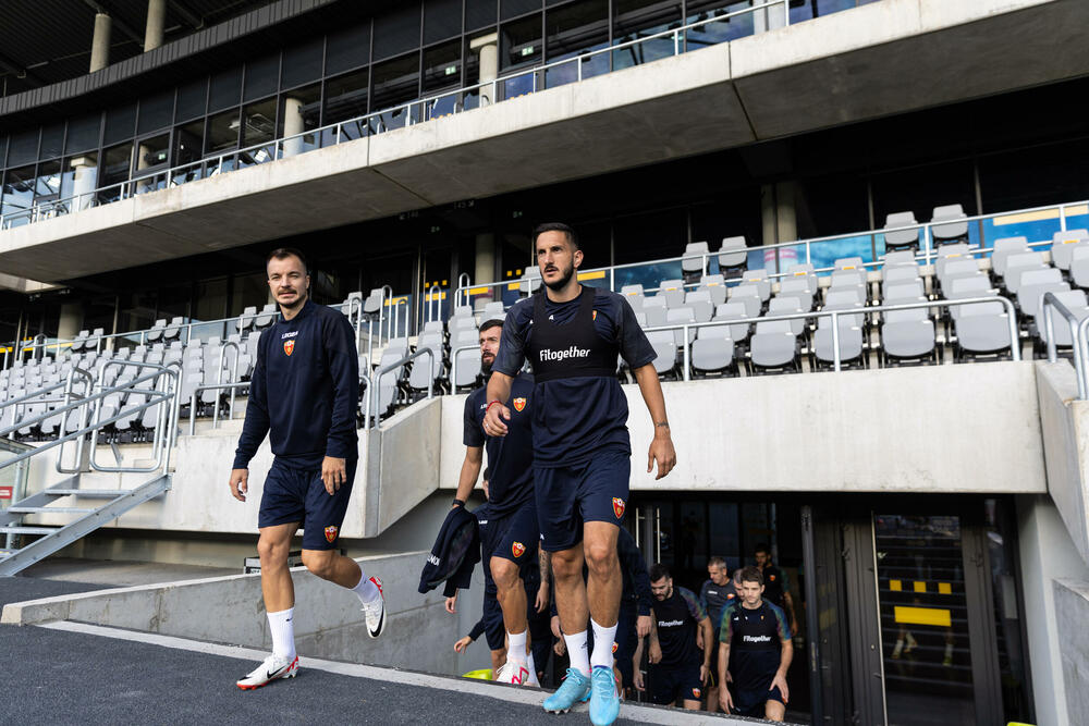 <p>Fudbalska reprezentacija Crne Gore odradila je trening u Kaunasu pred sjutrašnju (18) utakmicu sa Litvanijom u kvalifikacijama za Evropsko prvenstvo</p>