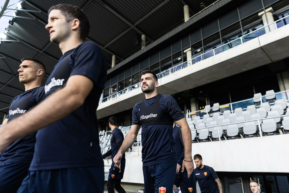 <p>Fudbalska reprezentacija Crne Gore odradila je trening u Kaunasu pred sjutrašnju (18) utakmicu sa Litvanijom u kvalifikacijama za Evropsko prvenstvo</p>