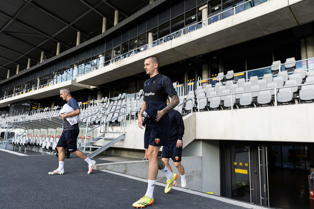 <p>Fudbalska reprezentacija Crne Gore odradila je trening u Kaunasu pred sjutrašnju (18) utakmicu sa Litvanijom u kvalifikacijama za Evropsko prvenstvo</p>