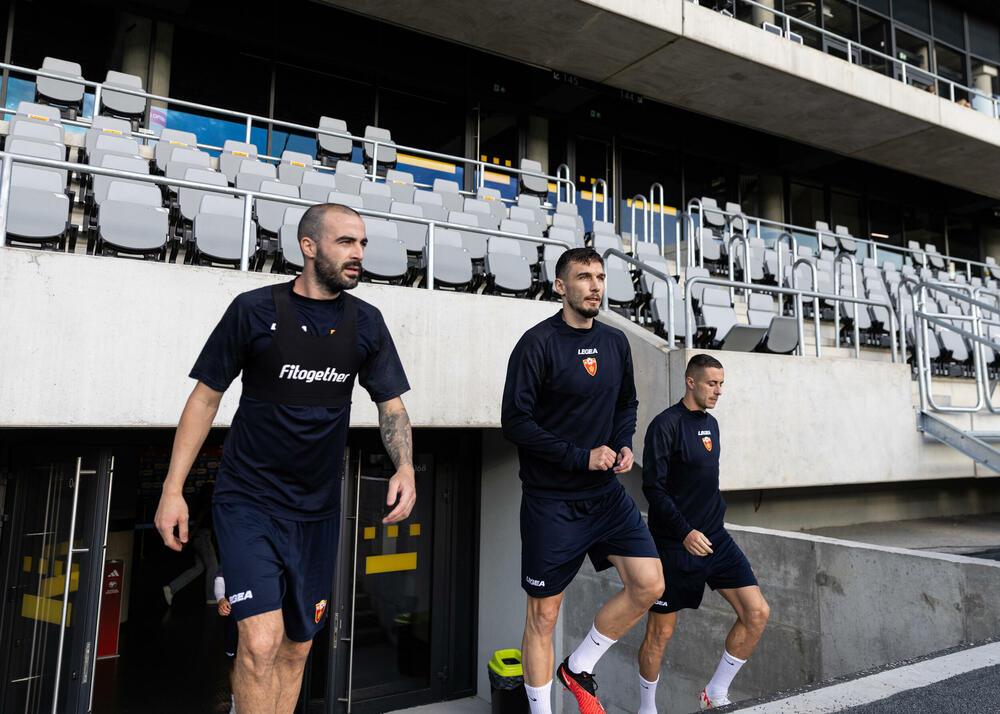 <p>Fudbalska reprezentacija Crne Gore odradila je trening u Kaunasu pred sjutrašnju (18) utakmicu sa Litvanijom u kvalifikacijama za Evropsko prvenstvo</p>