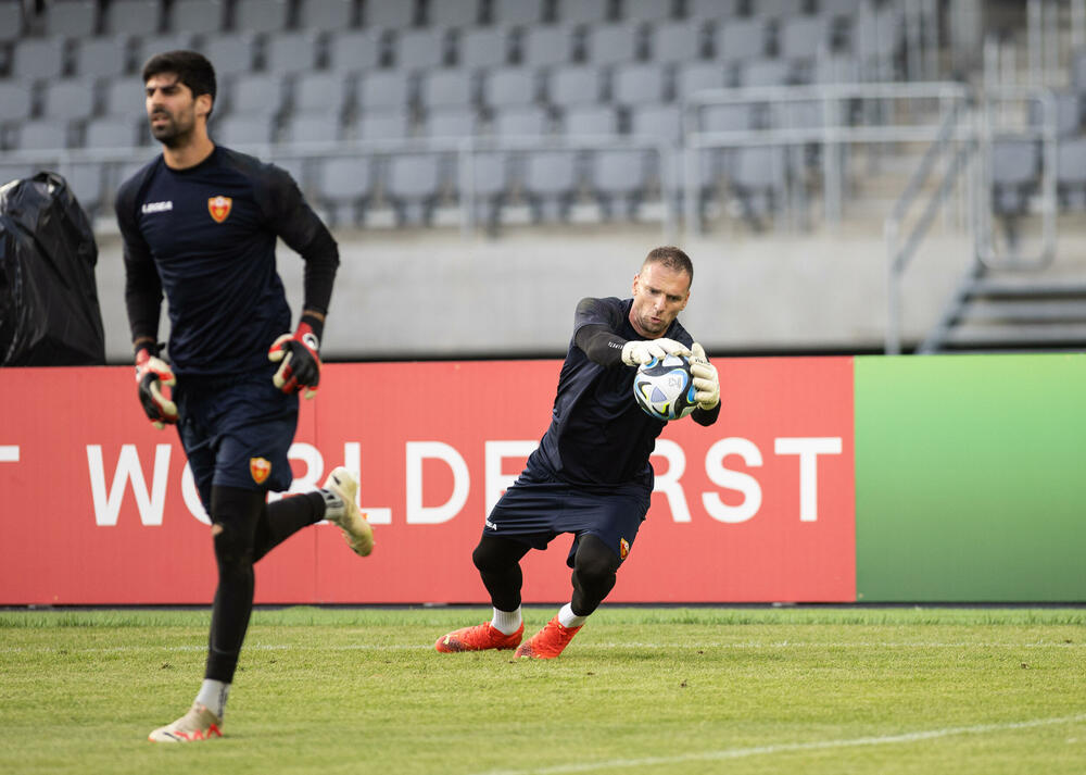 <p>Fudbalska reprezentacija Crne Gore odradila je trening u Kaunasu pred sjutrašnju (18) utakmicu sa Litvanijom u kvalifikacijama za Evropsko prvenstvo</p>