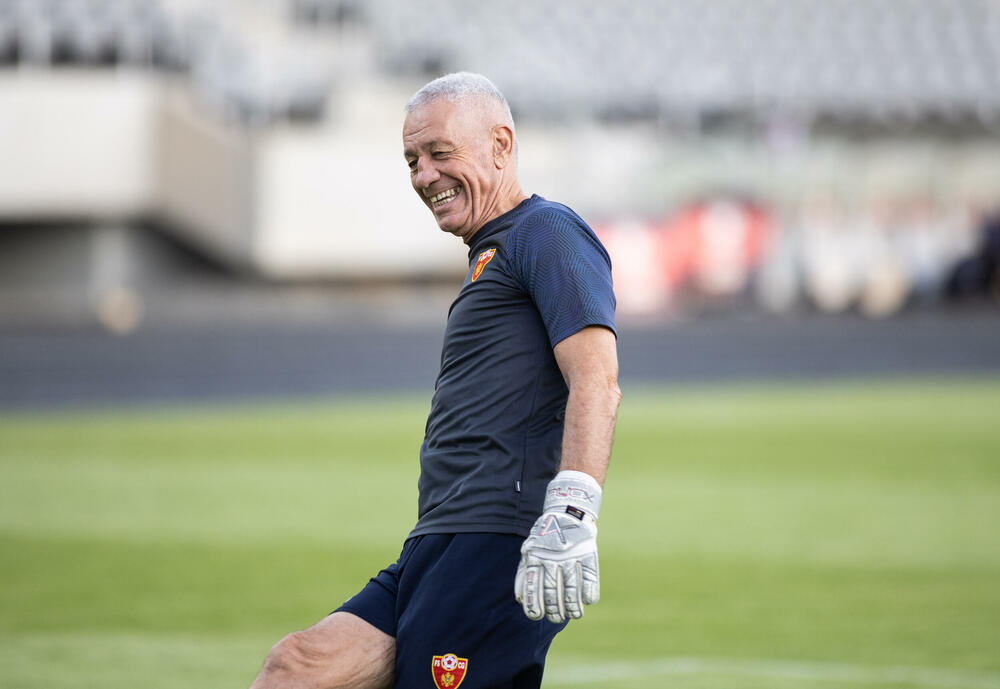 <p>Fudbalska reprezentacija Crne Gore odradila je trening u Kaunasu pred sjutrašnju (18) utakmicu sa Litvanijom u kvalifikacijama za Evropsko prvenstvo</p>