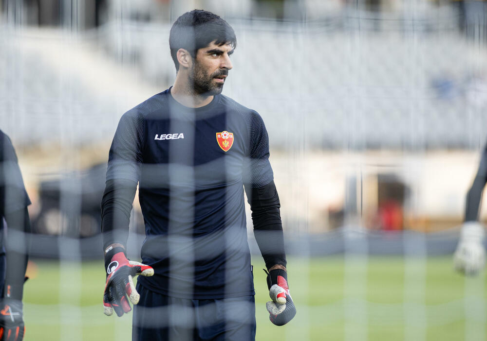 <p>Fudbalska reprezentacija Crne Gore odradila je trening u Kaunasu pred sjutrašnju (18) utakmicu sa Litvanijom u kvalifikacijama za Evropsko prvenstvo</p>