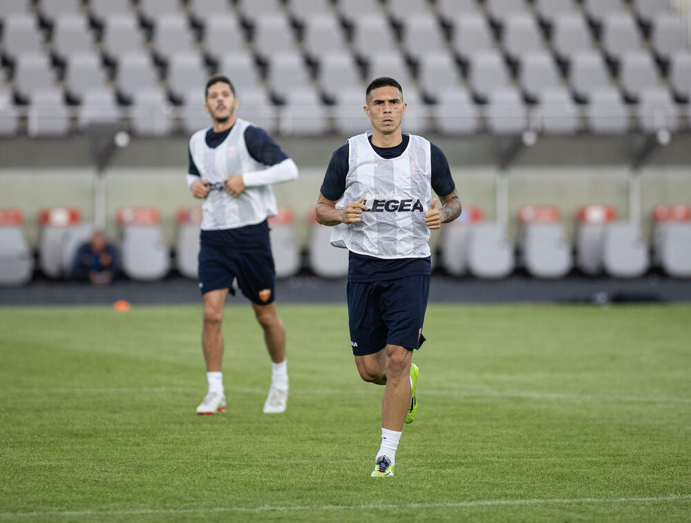 <p>Fudbalska reprezentacija Crne Gore odradila je trening u Kaunasu pred sjutrašnju (18) utakmicu sa Litvanijom u kvalifikacijama za Evropsko prvenstvo</p>