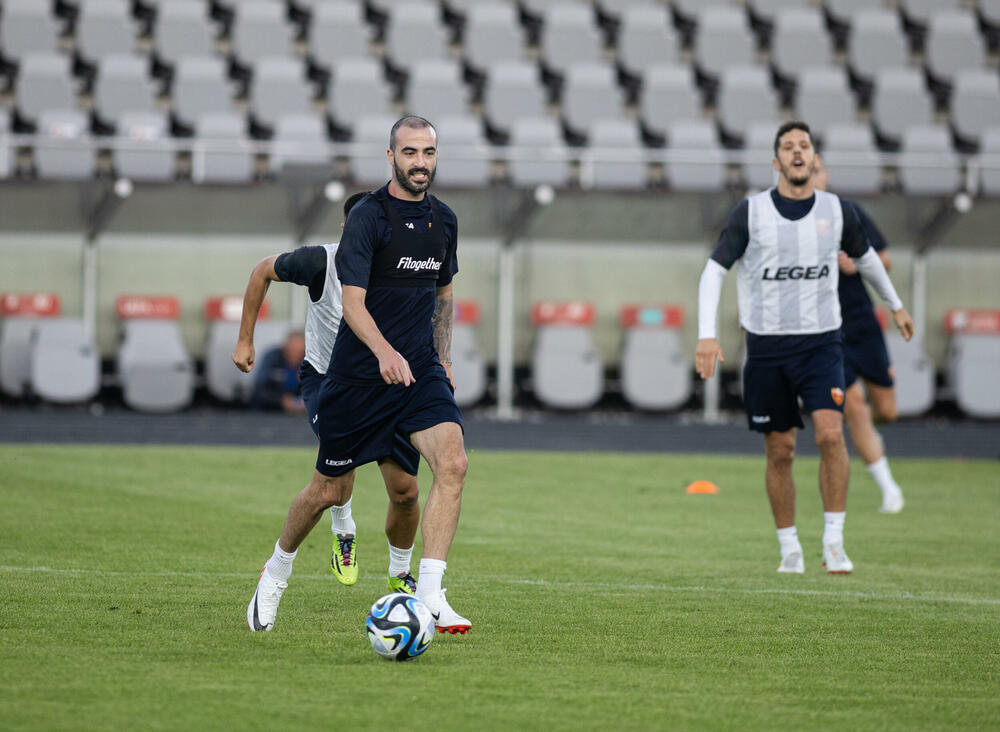 <p>Fudbalska reprezentacija Crne Gore odradila je trening u Kaunasu pred sjutrašnju (18) utakmicu sa Litvanijom u kvalifikacijama za Evropsko prvenstvo</p>