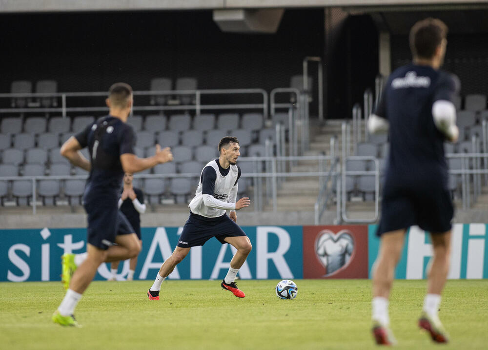 <p>Fudbalska reprezentacija Crne Gore odradila je trening u Kaunasu pred sjutrašnju (18) utakmicu sa Litvanijom u kvalifikacijama za Evropsko prvenstvo</p>