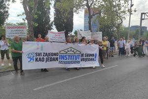 Protest u Podgorici: "Gašenjem Instituta u Igalu ukinućete pravo...