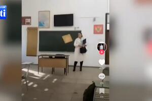 Snimci iz škole u Tuzima: Gađanje nastavnice, bacanje stolica,...