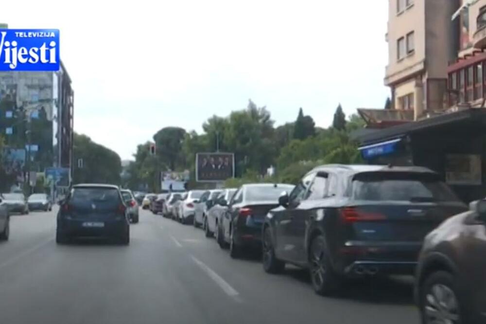 Nepropisno parkirana vozila na ulicama Glavnog grada, Foto: Printscreen/YouTube/TV Vijesti