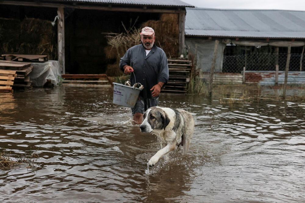 <p>Cijela oblast Piliona je i dalje pogođena prekidima struje i vode dok su glavni putevi oštećeni u jakim kišama</p>