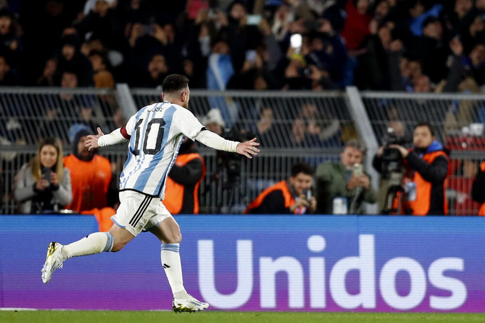 Čarobnjak i dalje zabavlja Argentinu: Mesi slavi gol protiv Ekvadora, Foto: Reuters
