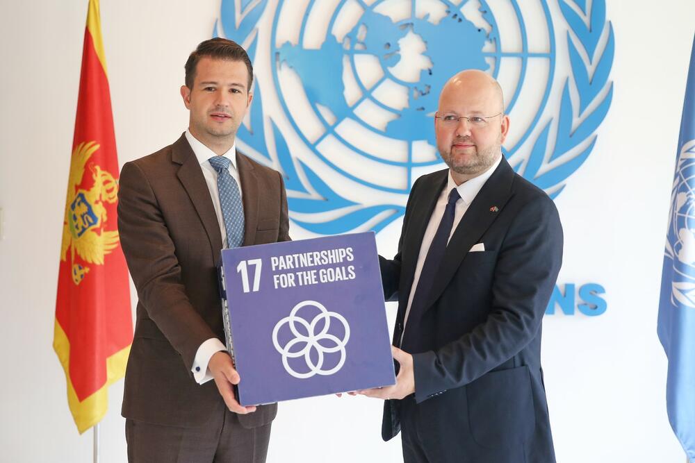 <p>Milatović je kazao da UN igraju ključnu ulogu u podsticanju međunarodne saradnje, rješavanju globalnih izazova, promovisanju mira, bezbjednosti i održivog razvoja<br /> </p>