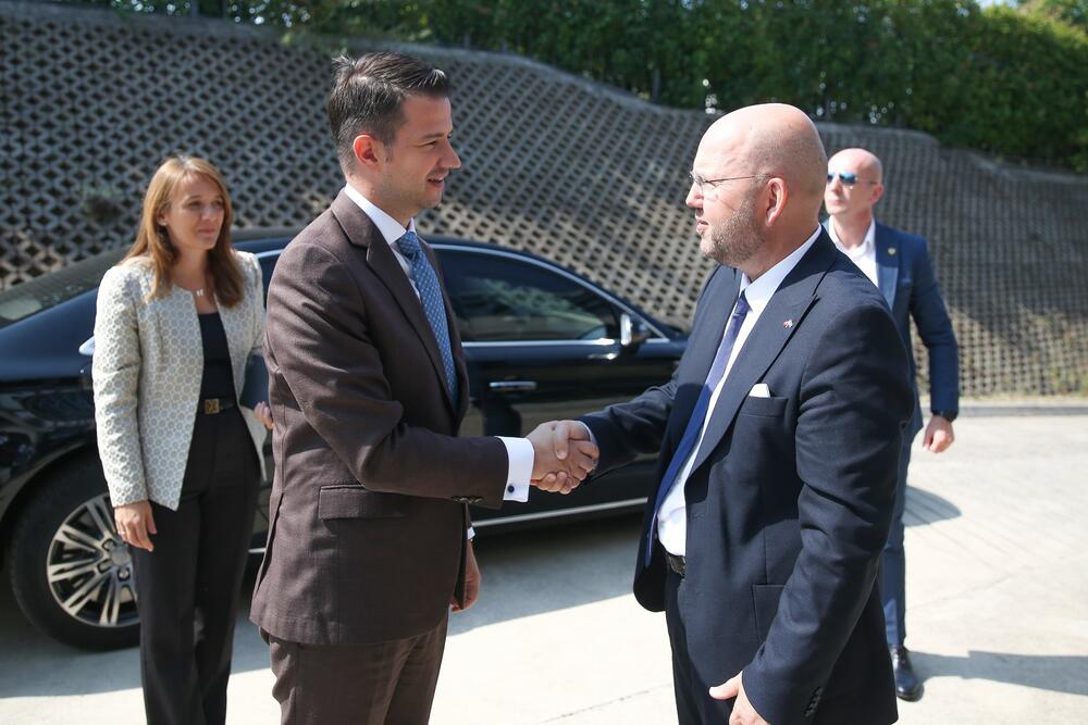 <p>Milatović je kazao da UN igraju ključnu ulogu u podsticanju međunarodne saradnje, rješavanju globalnih izazova, promovisanju mira, bezbjednosti i održivog razvoja<br /> </p>