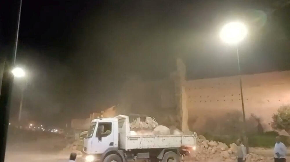 <p>Rečeno je da su mnogi ljudi poginuli u teško dostupnim planinskim područjima, a najmanje 153 osobe su povrijeđene</p>