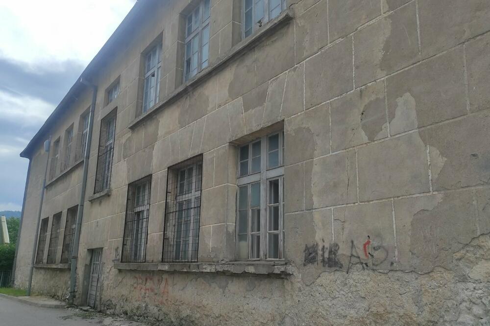 I dalje ruina bez namjene: Zgrada ZAVNO, Foto: Dragana Šćepanović