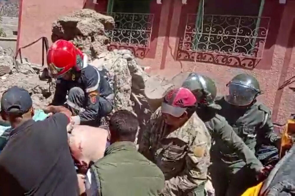 Spasavanje preživjelih usred prizora panike i uništenja, Foto: Reuters