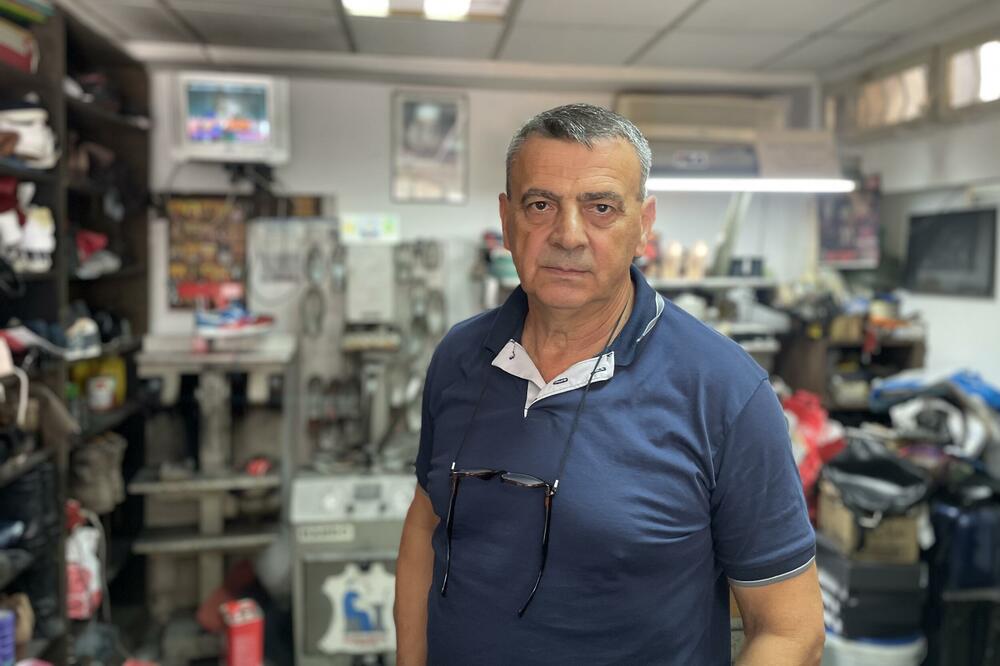Obućar Slavko Bulatović u svojoj radnji, Foto: Jelena Kočanović