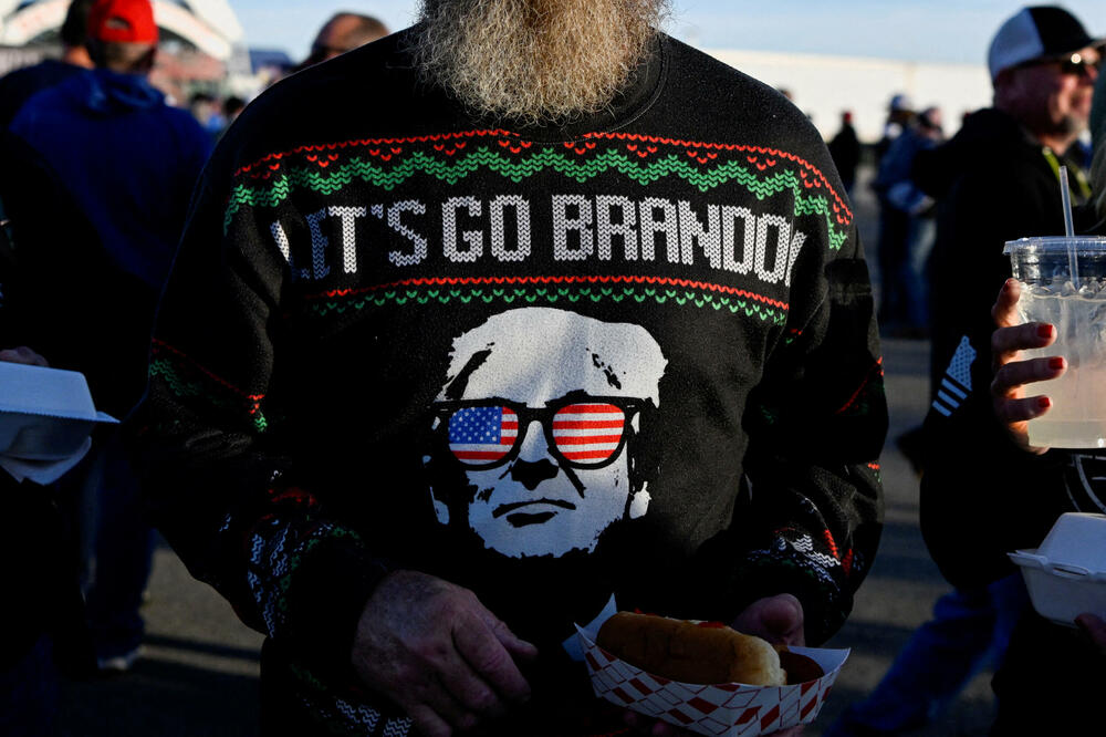 Trampov pristalica na skupu podrške u novembru 2022.