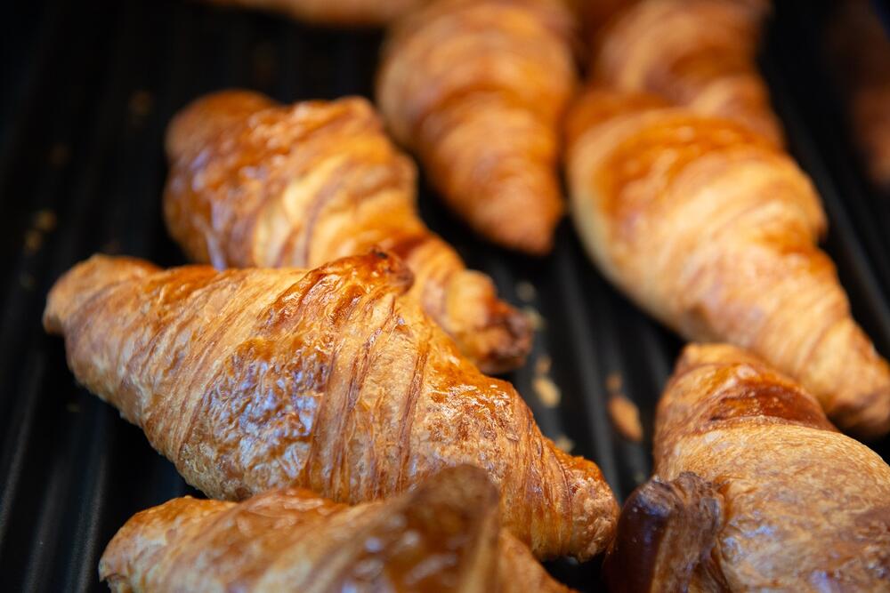 <p>Na zadovoljstvo kupaca, danas su ponovo otvorena vrata Voli marketa u Ulici serdara Jola Piletića, u Momišićima.</p>