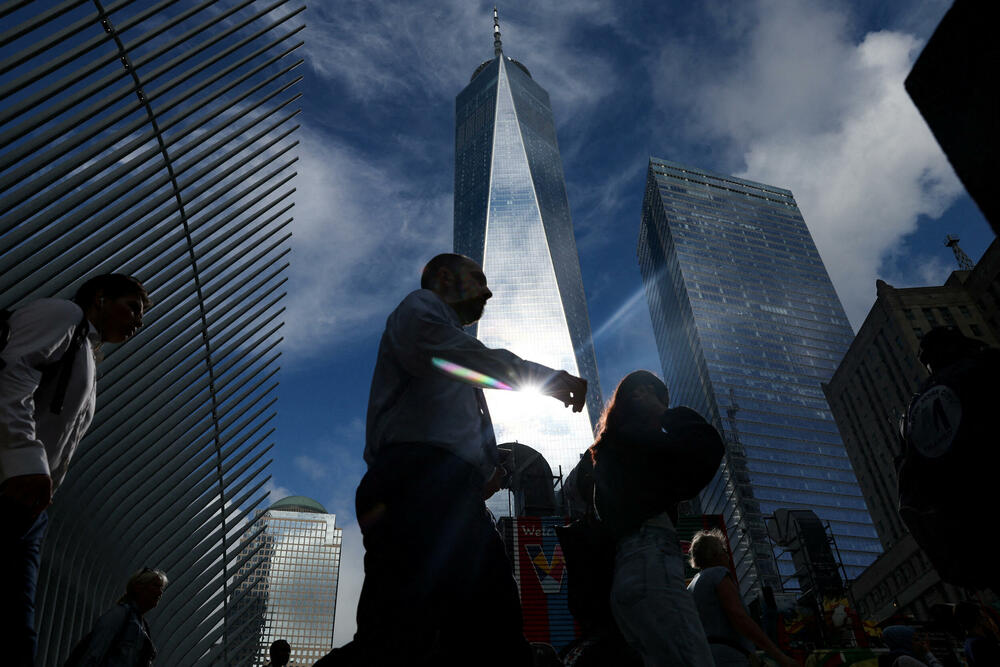 <p>Napadi, iza kojih je stajala teroristička mreža Al Kaida na čelu sa Osamon bin Ladenom, preoblikovali su američku spoljnu politiku i uticali na njene unutrašnje strahove<br /> </p>