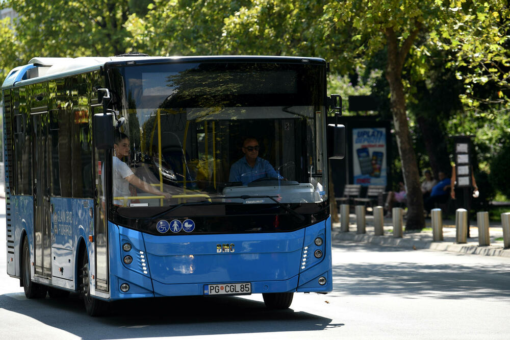 Mještani tvrde da autobusa nije bilo, "Putevi" da se prevoz odvija prema planu, Foto: BORIS PEJOVIC