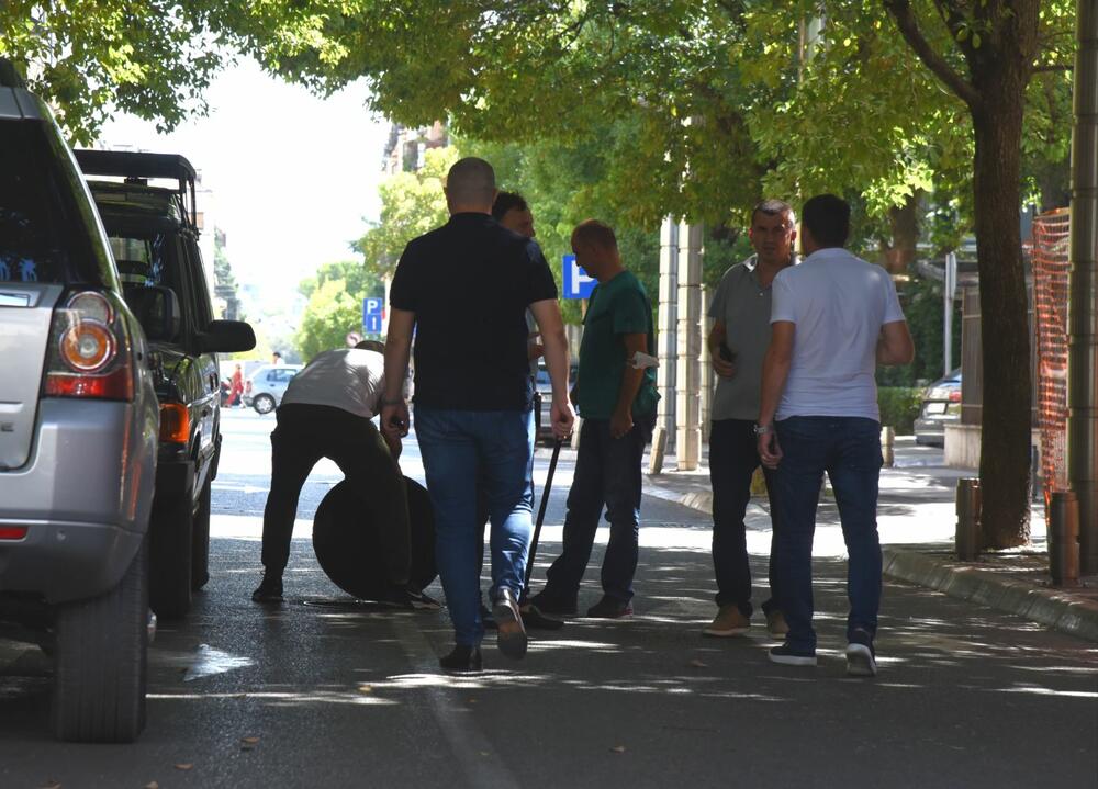 <p>Predsjednik Višeg suda sumnja da osoba koja je kopala tunel nije željela ukrasti dokaz koji je već bio predmet vještačenja, već da se pokušavalo doći u blizinu sobe za zadržavanje i da je možda pokušano bjekstvo</p>