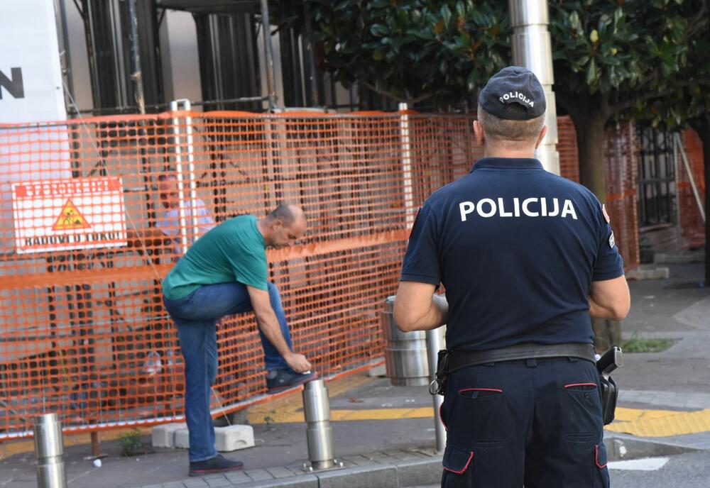 <p>Predsjednik Višeg suda sumnja da osoba koja je kopala tunel nije željela ukrasti dokaz koji je već bio predmet vještačenja, već da se pokušavalo doći u blizinu sobe za zadržavanje i da je možda pokušano bjekstvo</p>