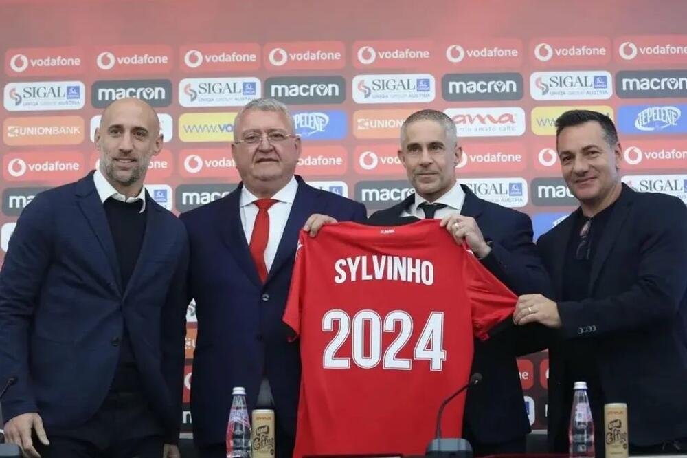 Silvinjo i Zabaleta prilikom potpisivanja ugovira sa FS Albanije, Foto: FSHF (X)