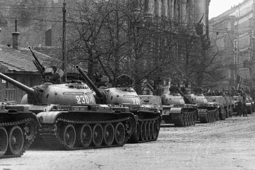 Ruski tenkovi u Budimpešti tokom gušenja antikomunističkog ustanka 1956., Foto: Getty Images