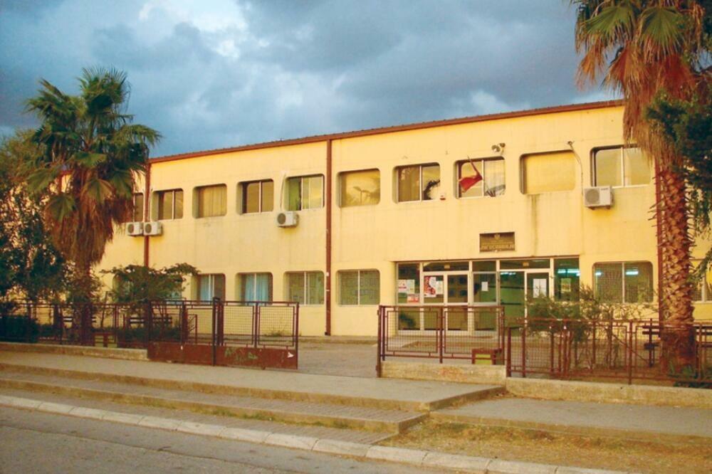 Asistenti će morati da rade sa više đaka: OŠ “Jugoslavija” (ilustracija), Foto: Arhiva Vijesti