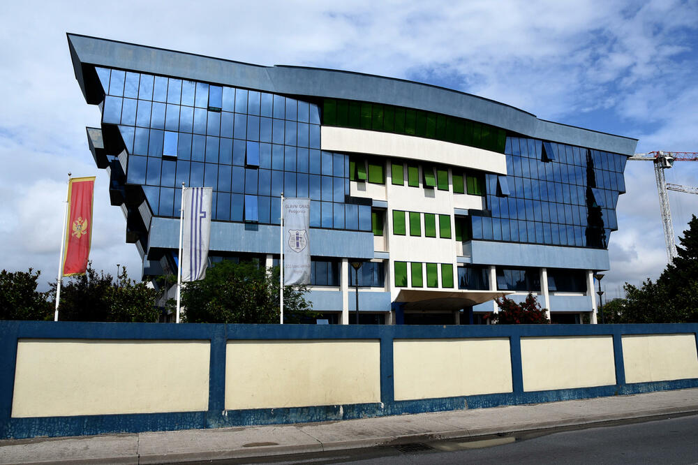 Višak više od 30 zaposlenih?: Zgrada podgoričkog Vodovoda, Foto: Luka Zekovic