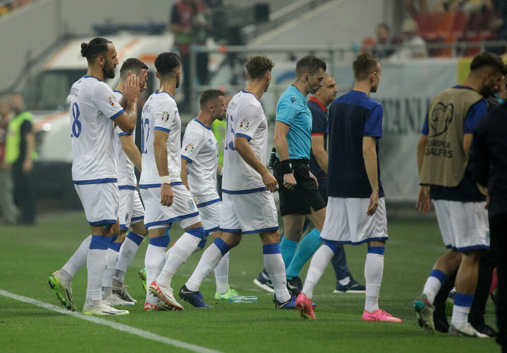 Igrači odlaze u svlačionicu