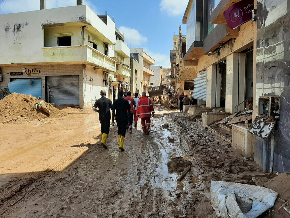 <p>Nakon strašnog nevremena u Libiji još uvijek traje potraga za hiljadama nestalih. Najteže je pogođen lučki grad Derna. UN, EU i Njemačka organizuju humanitarnu pomoć</p>