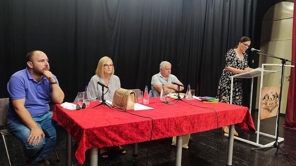 <p>U okviru tribine „Svobodijada“ o piscu koji je neumorno „pričao“ o poraženom čovjeku 20. vijeka, čak i onda kada tu priču mnogi nijesu htjeli, ili umjeli, da čuju, govorili su profesorka Lidija Tomić, akademik Jovan Delić, Radoje Femić i urednica „Svobodijade“, književnica Milica Bakrač</p>