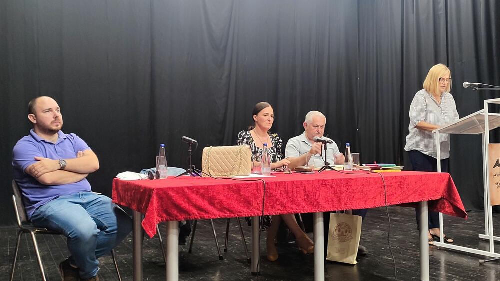 <p>U okviru tribine „Svobodijada“ o piscu koji je neumorno „pričao“ o poraženom čovjeku 20. vijeka, čak i onda kada tu priču mnogi nijesu htjeli, ili umjeli, da čuju, govorili su profesorka Lidija Tomić, akademik Jovan Delić, Radoje Femić i urednica „Svobodijade“, književnica Milica Bakrač</p>